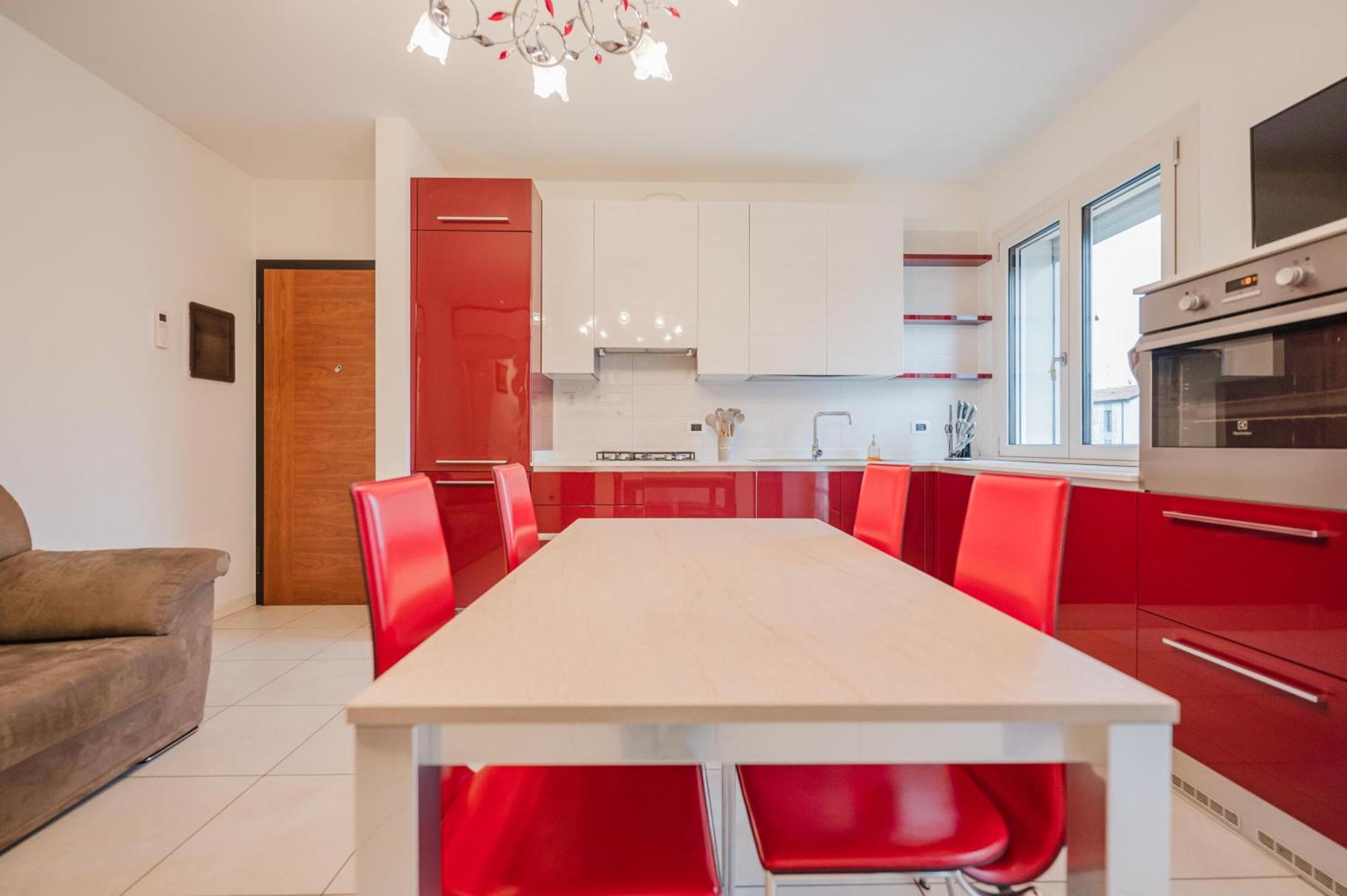 Lucrezia - 10 Min From & Free Parking Apartament *