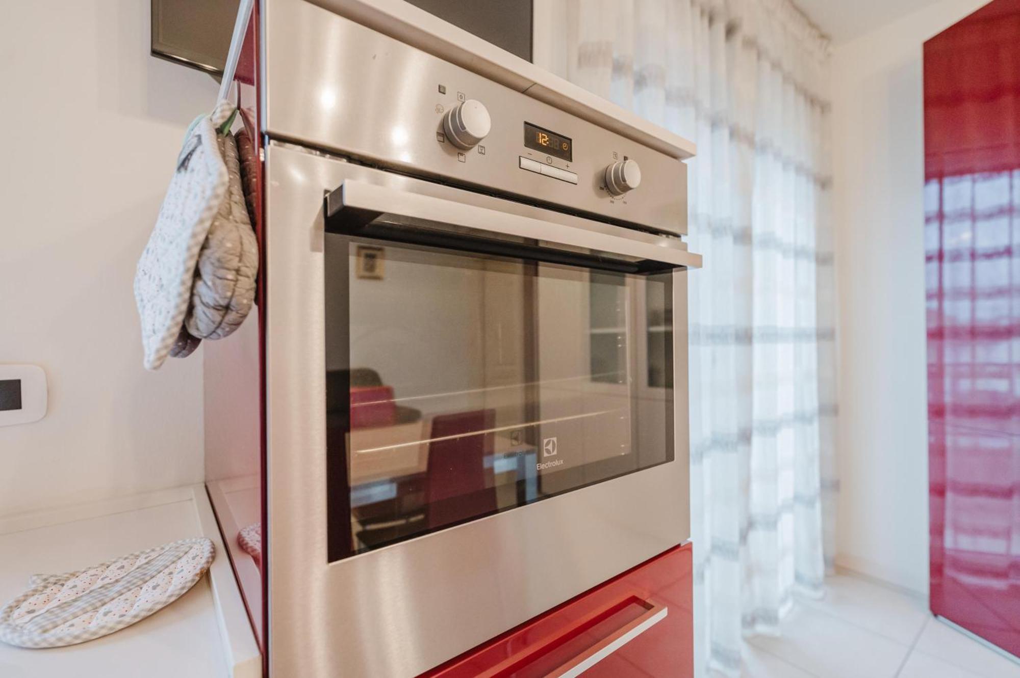 Lucrezia - 10 Min From & Free Parking Apartament *